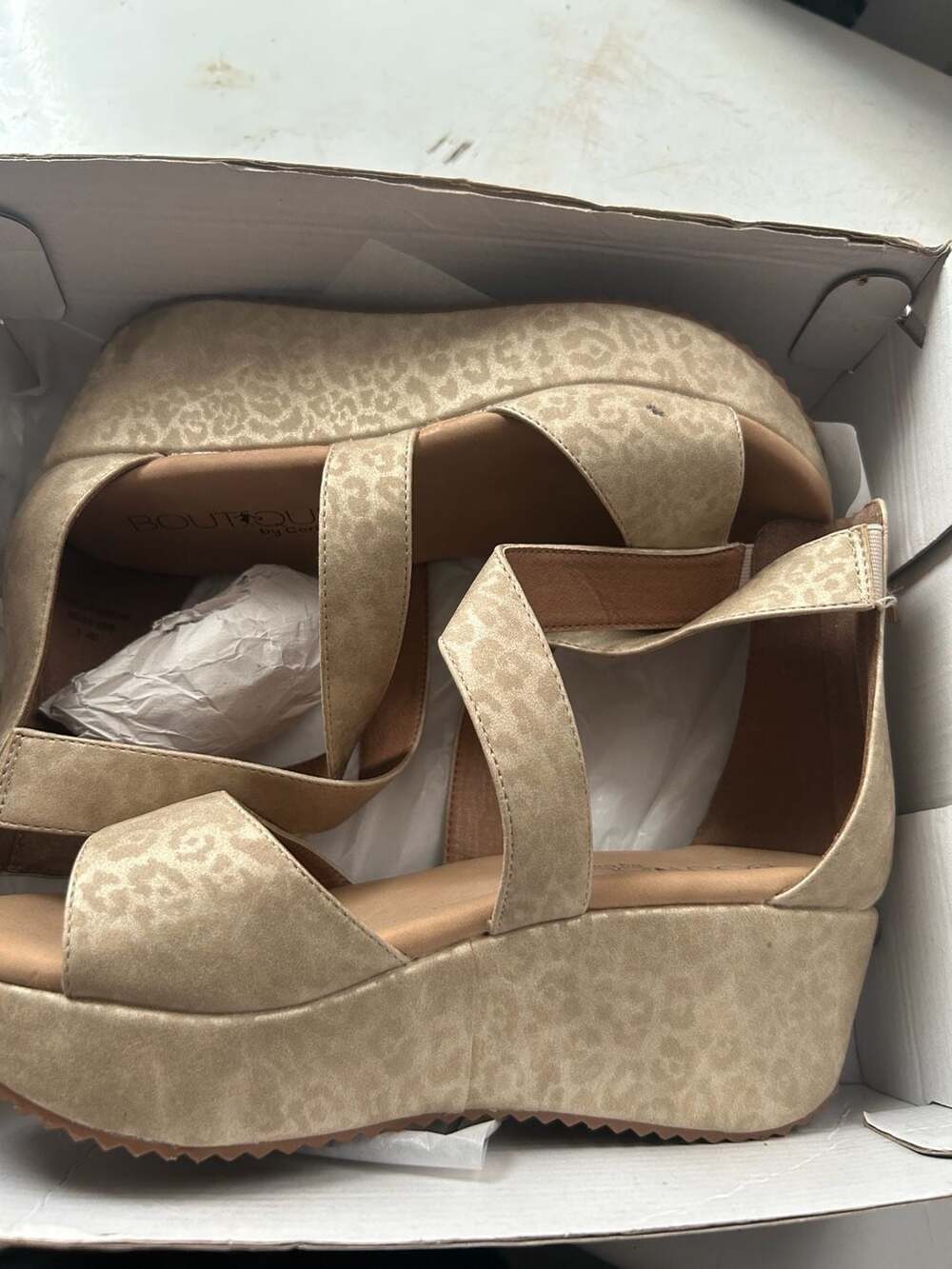 Boutique by Corkys Wedge Sandals Size 9 Tan Leopard